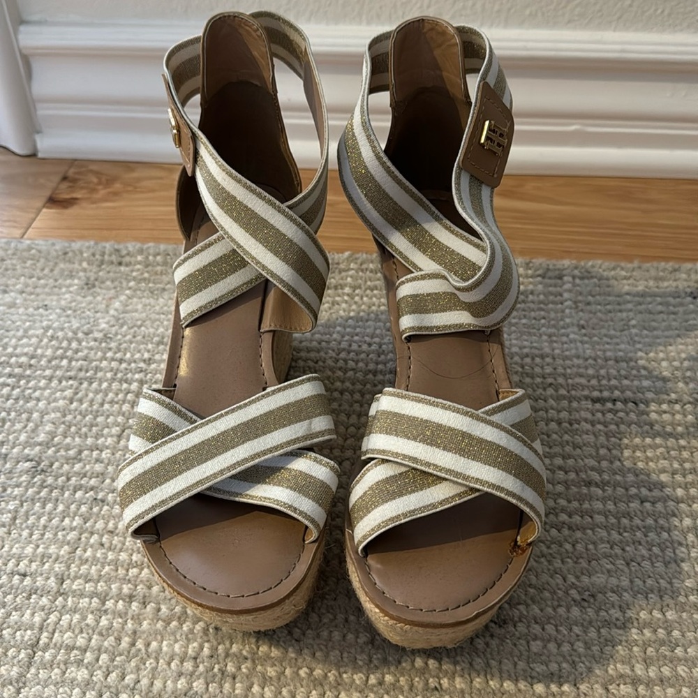 Tommy Hilfiger wedge heels - tan gold white / size 7.5
